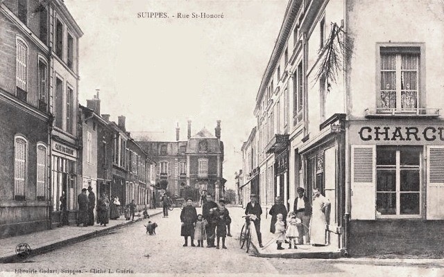 Suippes 51 la rue saint honore cpa