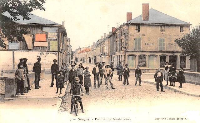 Suippes 51 la rue saint pierre et le pont cpa