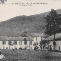 A côté de la Poste (cpa)