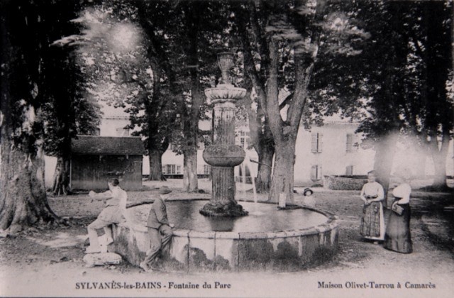 La fontaine (cpa)