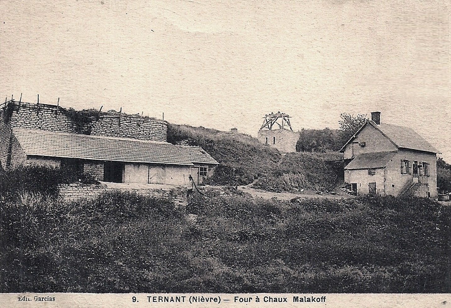 Ternant (Nièvre) Le four à chaux Malakoff CPA