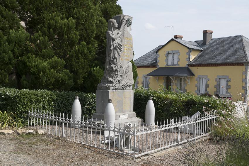 Ternant (Nièvre) Le Monument aux morts