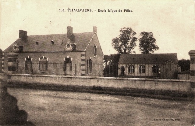 Thaumiers (18) L'école de Filles CPA