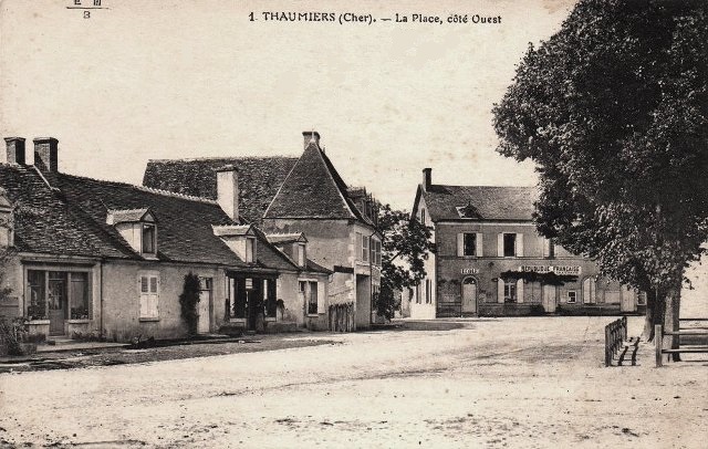 Thaumiers (18) La place CPA