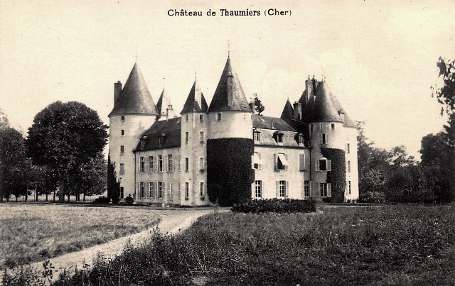Thaumiers (18) Le château CPA