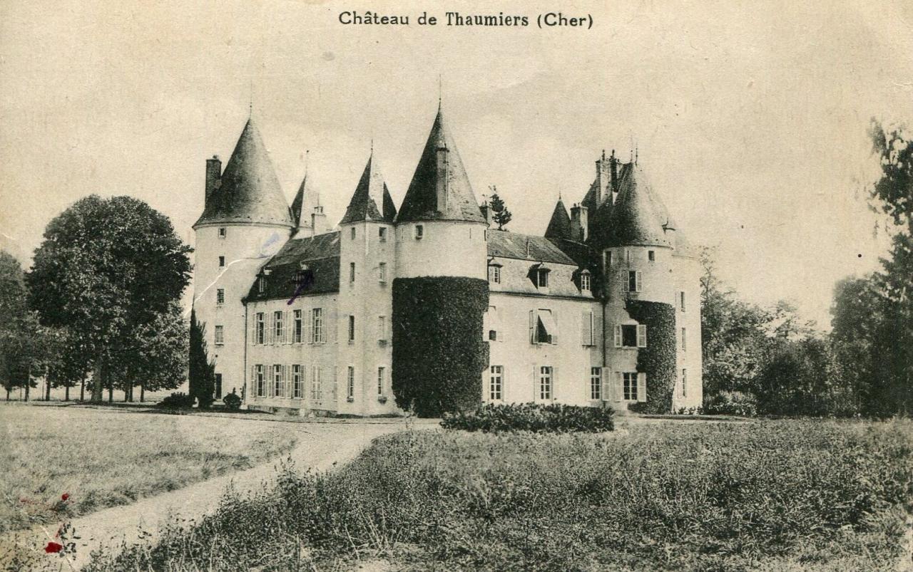 Thaumiers (Cher) Le château de la Forêt CPA