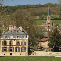Thonne-les-Près (Meuse) Le château et l'église