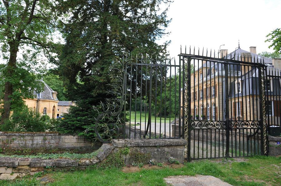 Thonne-les-Prés (Meuse) Le château