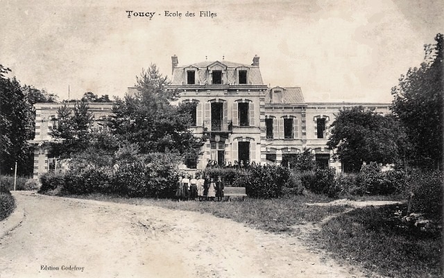 Toucy (89) L'école de Filles CPA