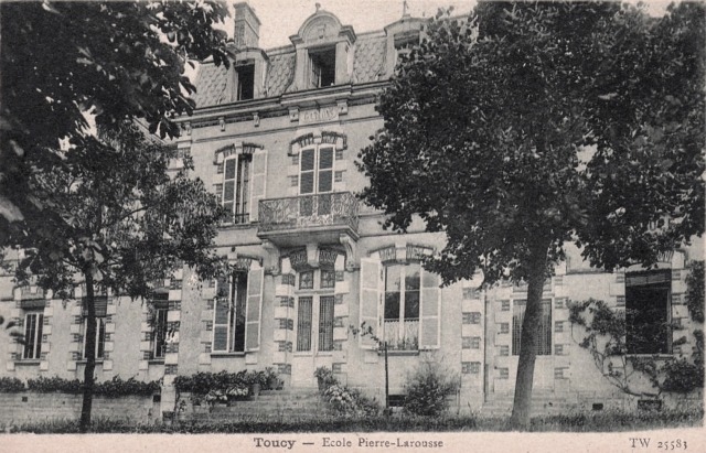 Toucy (89) L'école Pierre Larousse CPA