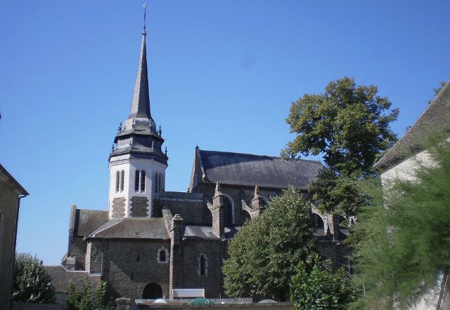 Toucy (89) L'église Saint-Pierre