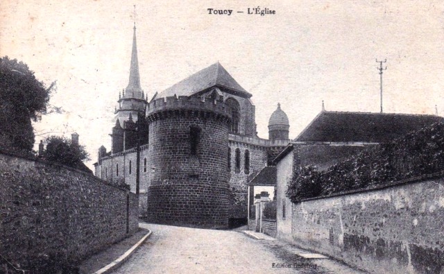 Toucy (89) L'église Saint-Pierre CPA