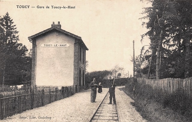 Toucy (89) La gare de Toucy-le-haut CPA