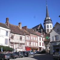 Toucy (89) La place de l'Hôtel de ville