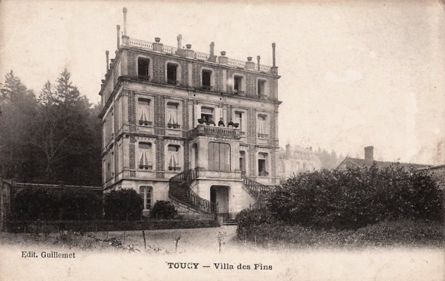Toucy (89) La villa des Pins CPA