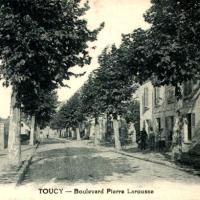 Toucy (89) Le Boulevard Pierre Larousse CPA