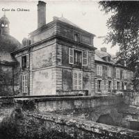 Toucy (89) Le château de la Motte-Miton, la cour CPA