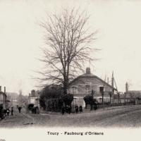 Toucy (89) Le faubourg d'Orléans CPA