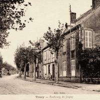 Toucy (89) Le faubourg de Joigny CPA