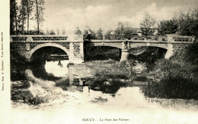 Toucy (89) Le pont des Vernes CPA