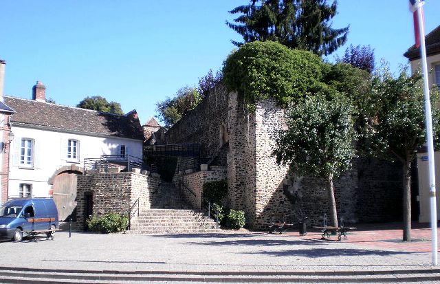 Toucy (89) Les remparts