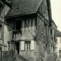 Toucy (89) Une maison à colombages CPA