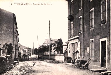 L' avenue de la Gare (cpa)