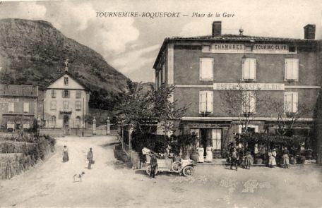 Tournemire (Aveyron) CPA La Place de la Gare  en 1910