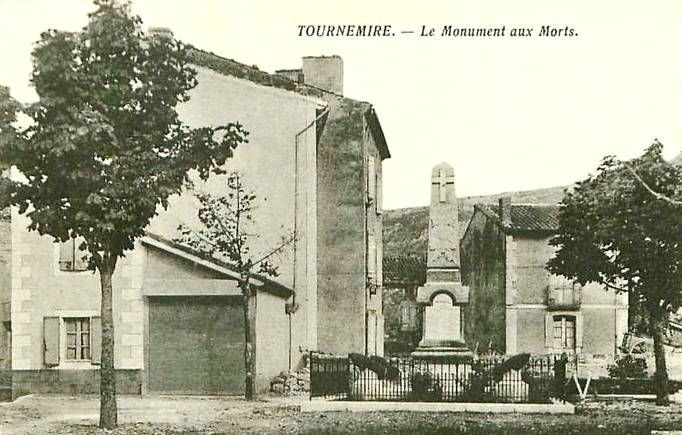Tournemire (Aveyron) CPA Le monument aux morts