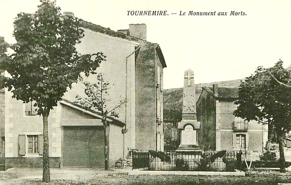Le monument aux morts (cpa)