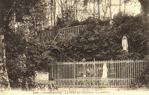 Le parc du couvent (cpa)
