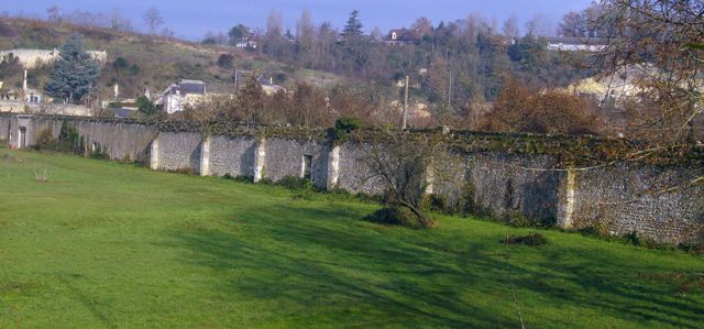 Tours (37) Abbaye de Marmoutiers, mur d'enceinte