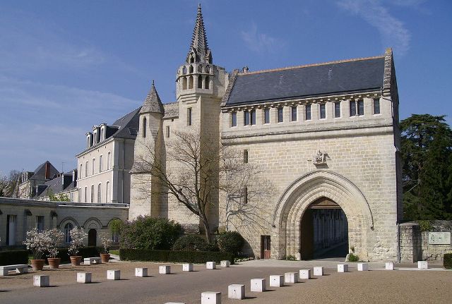 Tours (37) Abbaye de Marmoutiers, portail de la crosse