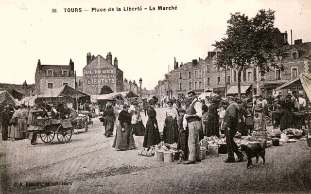 Tours (37) Place du marché CPA