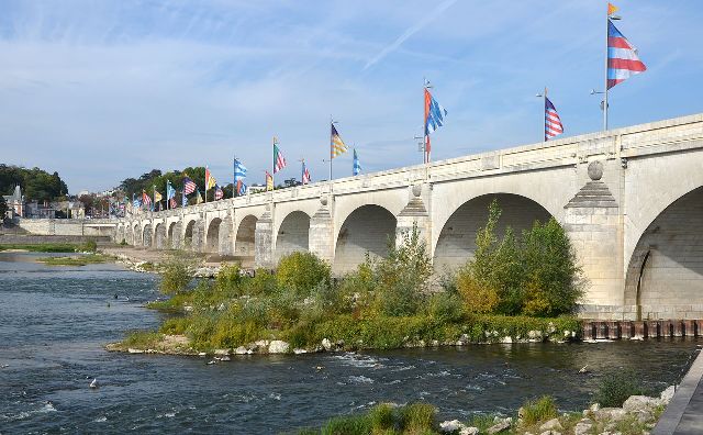 Tours (37) Pont Wilson