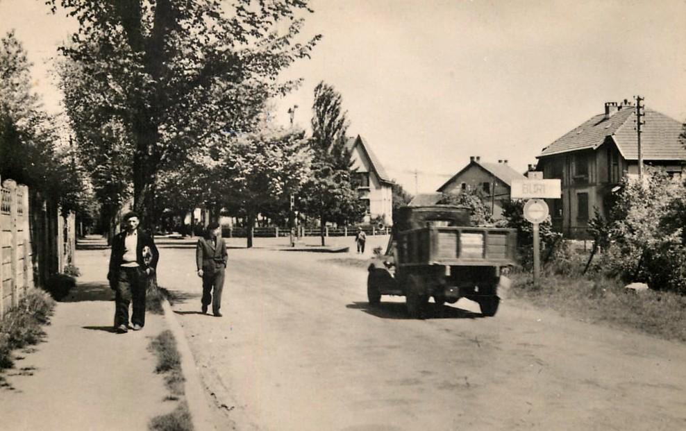 Tressange (Moselle) Bure, l'entrée du village CPA