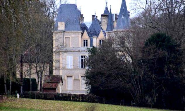 Urzy (Nièvre) Le château de Luanges