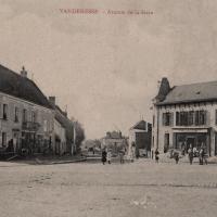 L'avenue de la Gare CPA