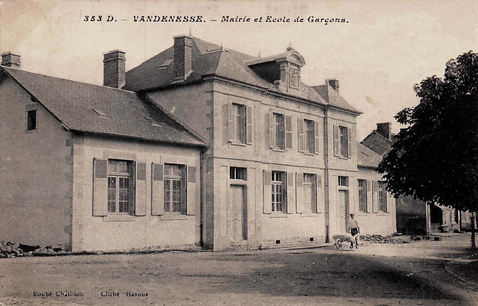 Vandenesse (Nièvre) L'école CPA