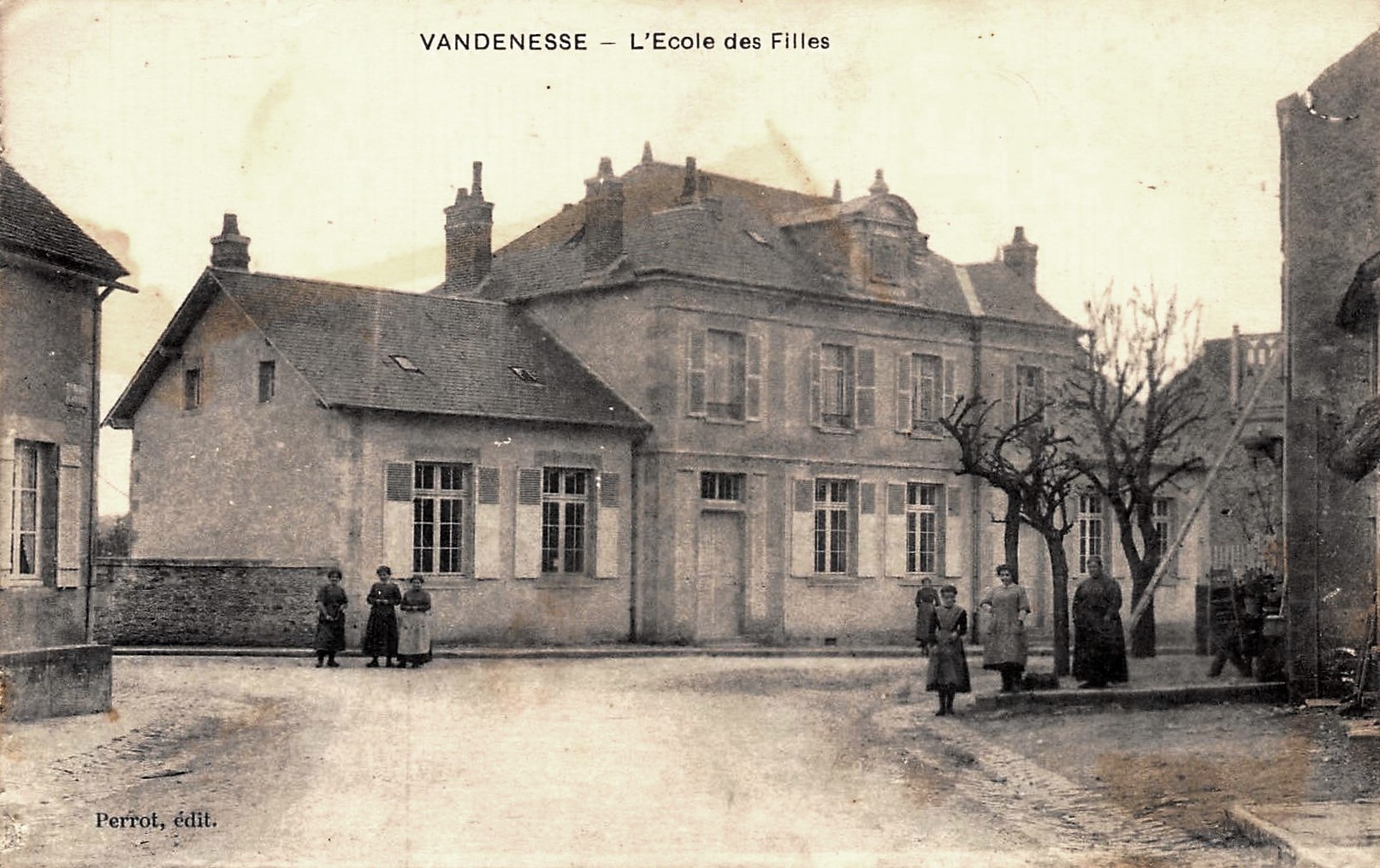 Vandenesse (Nièvre) L'école  CPA