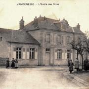 Vandenesse (Nièvre) L'école  CPA