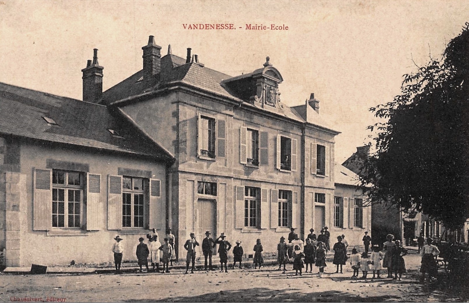 Vandenesse (Nièvre) La Mairie et l'école CPA