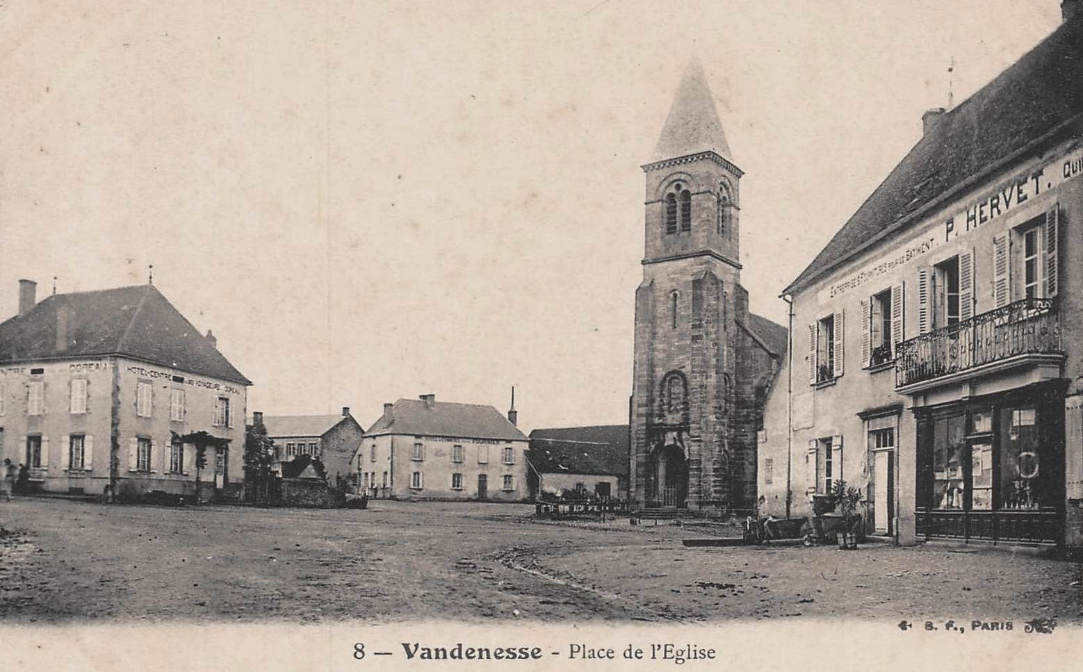 Vandenesse (Nièvre) La place de l'église CPA