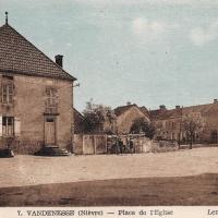La place de l'église, le café CPA