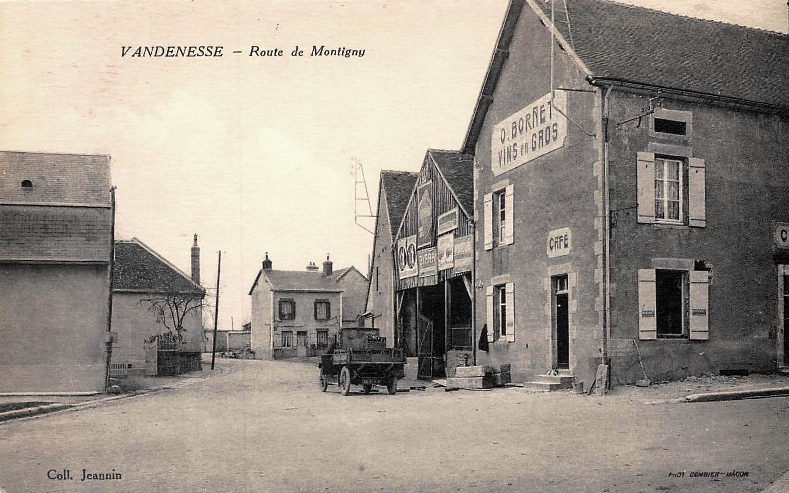 Vandenesse (Nièvre) La route de Montigny CPA