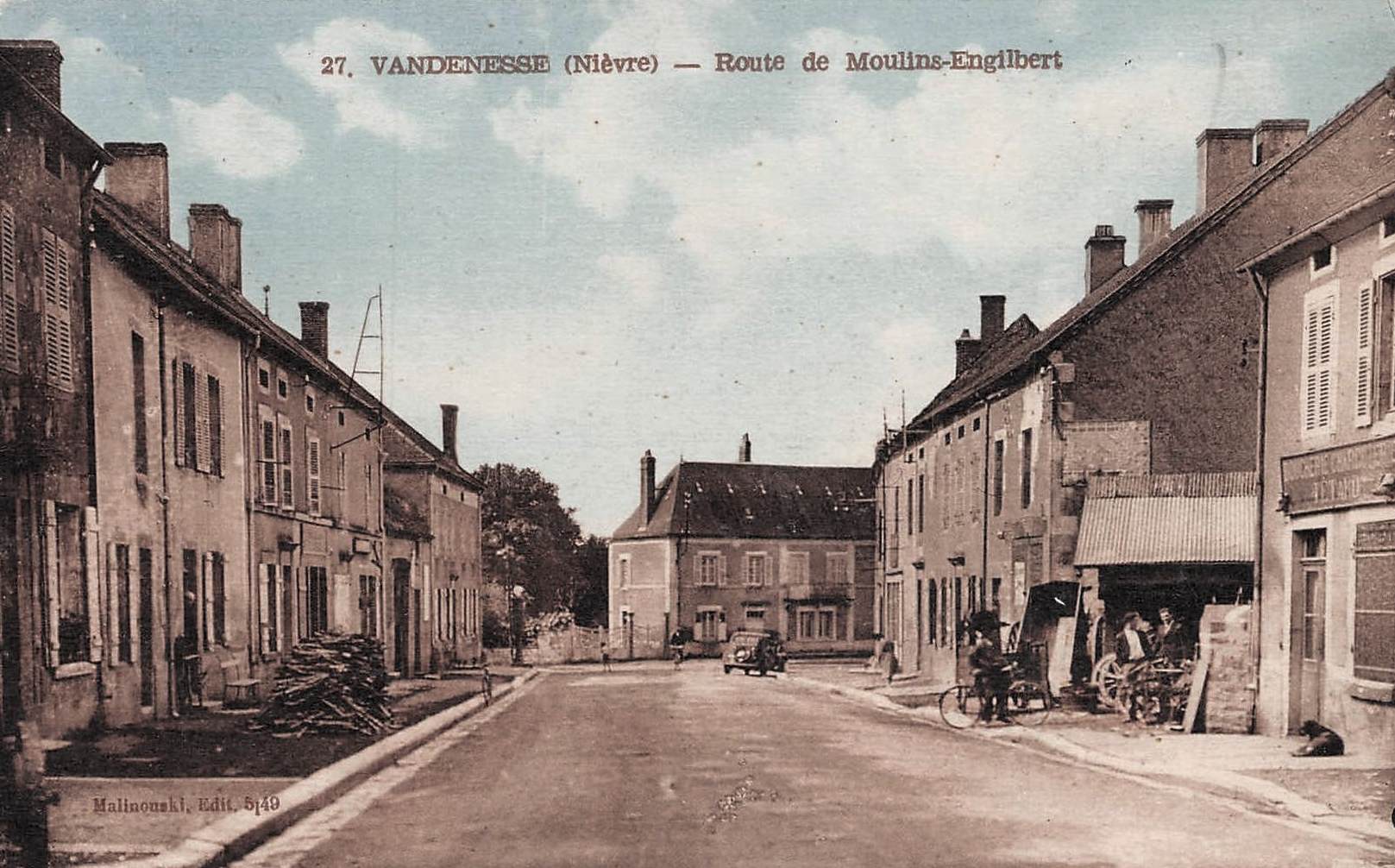 Vandenesse (Nièvre) La route de Moulins-Engilbert CPA