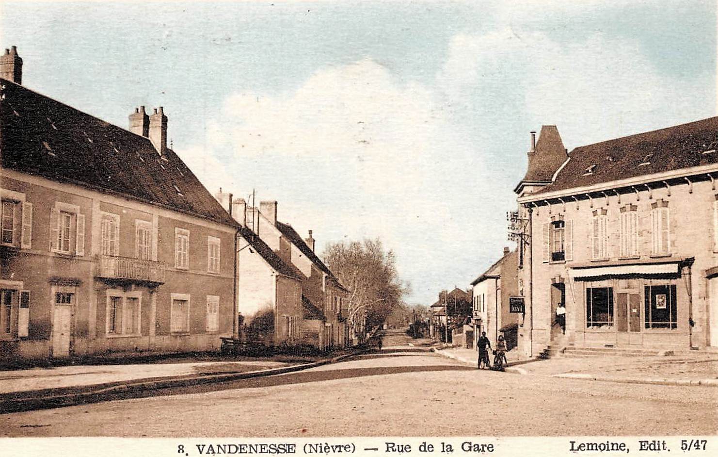 Vandenesse (Nièvre) La rue de la Gare CPA