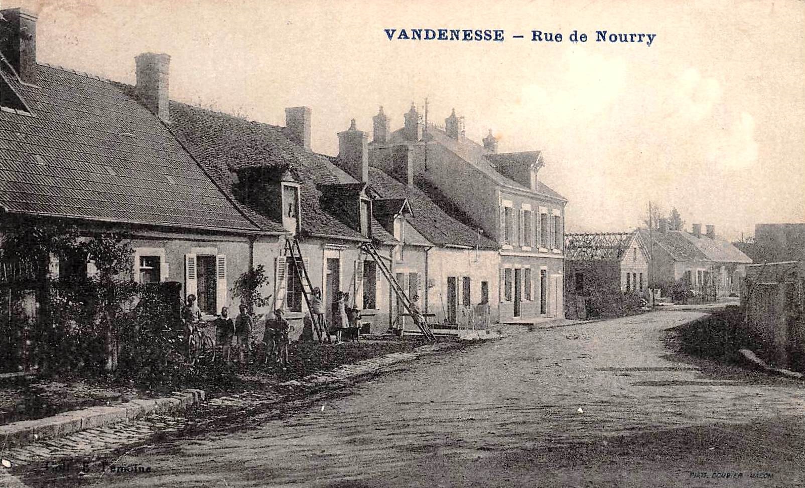 Vandenesse (Nièvre) La rue de Nourry CPA