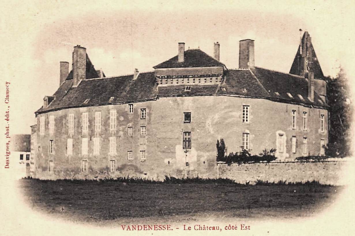 Vandenesse (Nièvre) Le château CPA