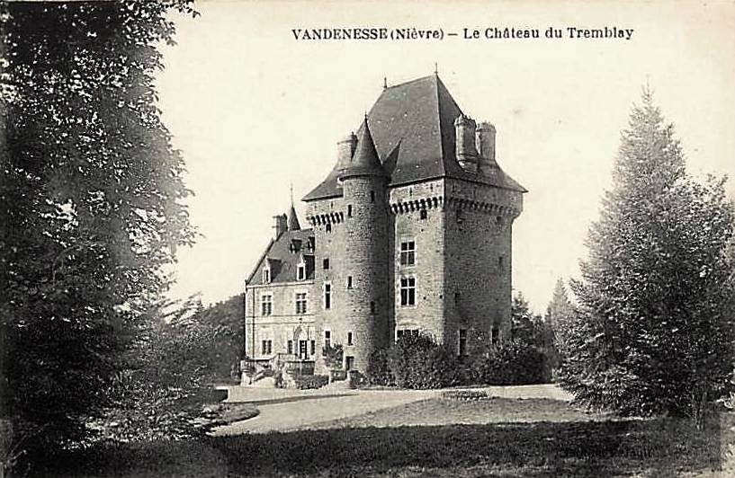 Vandenesse (Nièvre) Le château du Tremblay CPA